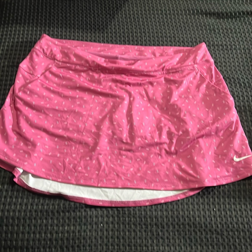 Nike women’s DRI-FIT standard fit pink active wear / tennis skirt Size XL